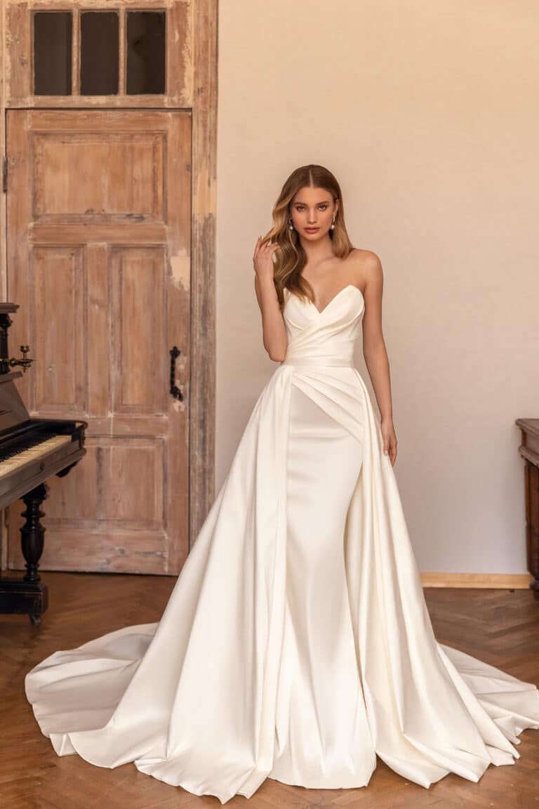 Lika — Minimalistisch Brautkleid bei Bridals by Diana Erfurt