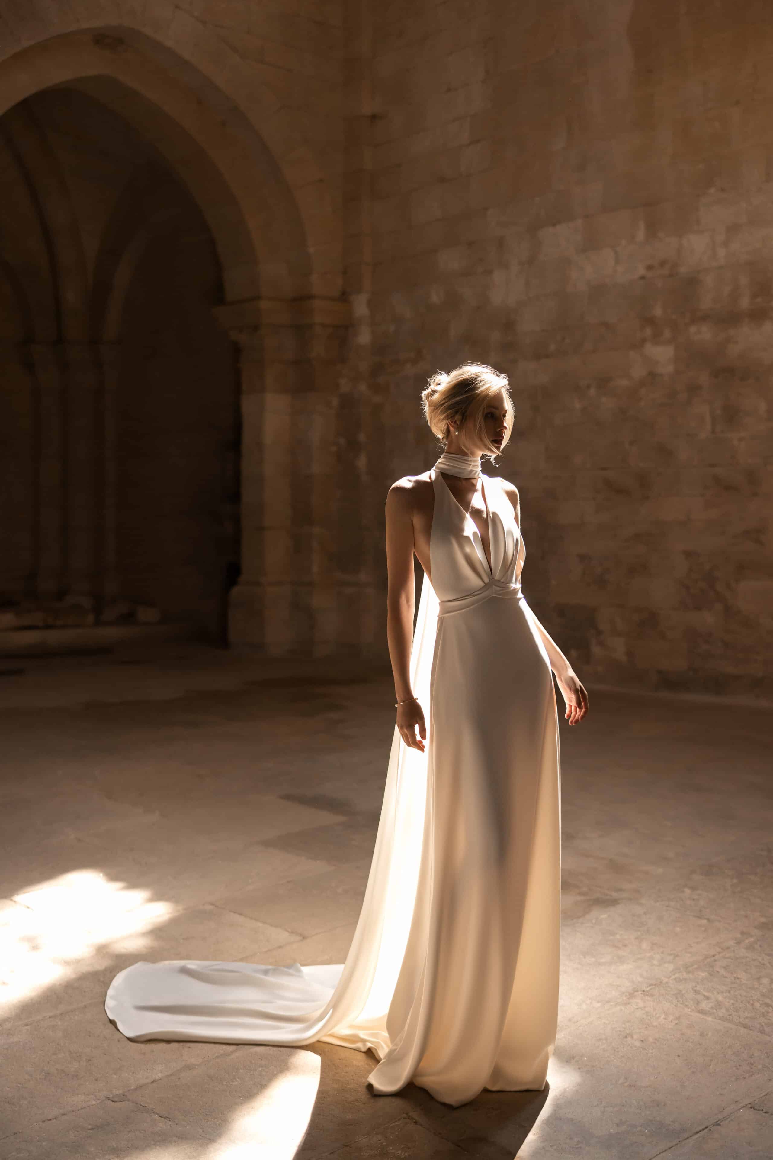 Rouge — Minimalistisch Brautkleid bei Bridals by Diana Erfurt